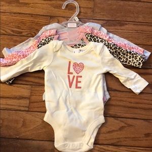 Up to 7lbs 4 piece onesies